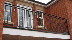 Balkon rækværk model BK-33 fra Smith & Co.