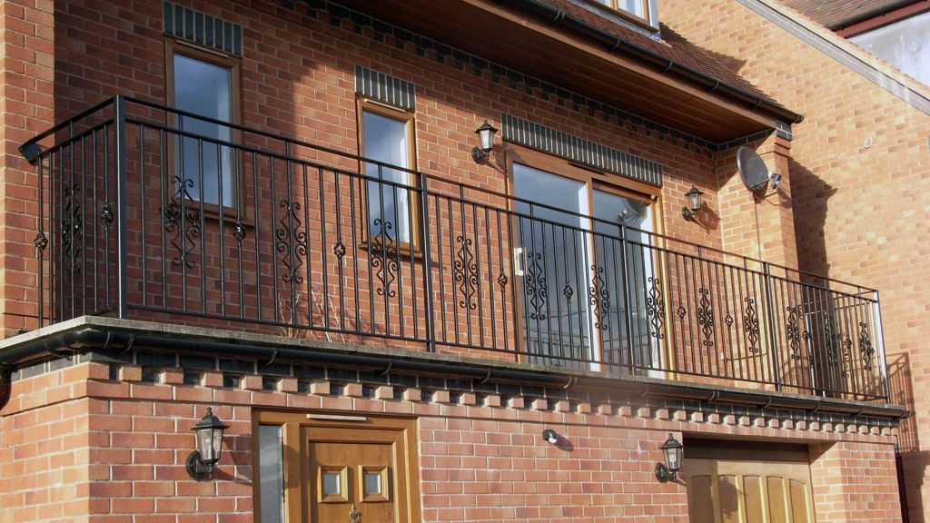 Balkon rækværk model BK-28 fra Smith & Co.