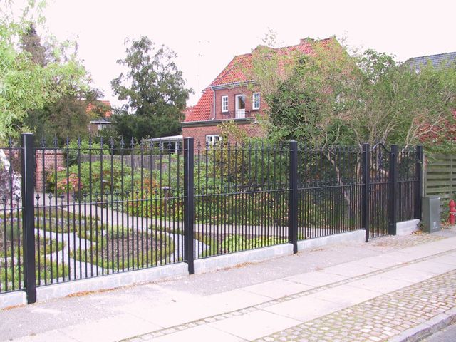 havehegn i smedejern model HE-12, smedejernshegn, jernhegn, gitterhegn
