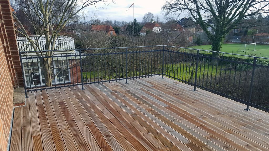 Balkon rækværk model BK-61 fra Smith & Co.