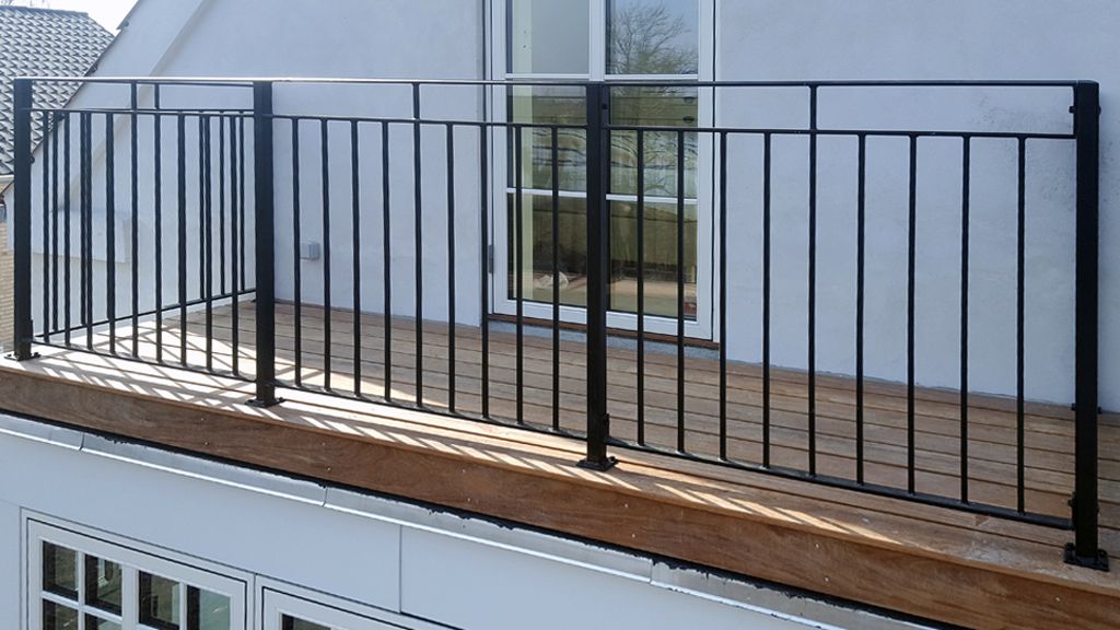 Balkon rækværk model BK-58 fra Smith & Co.